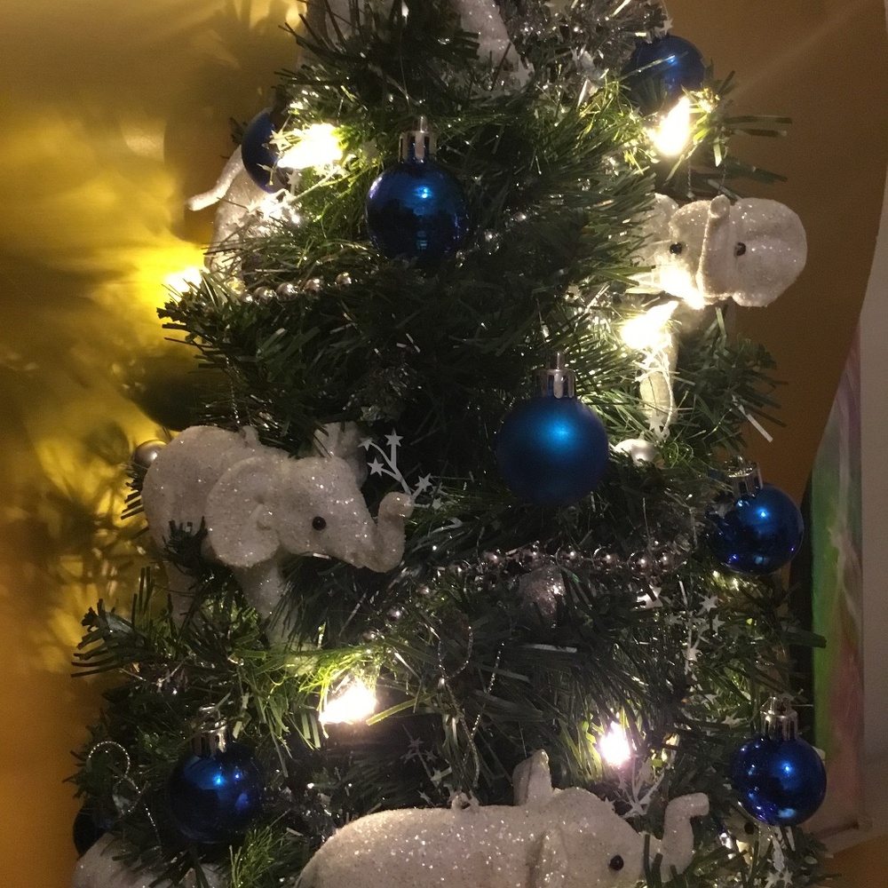 New, Handcrafted Elephant 24 inch Christmas Tree. - Picture 3 of 3